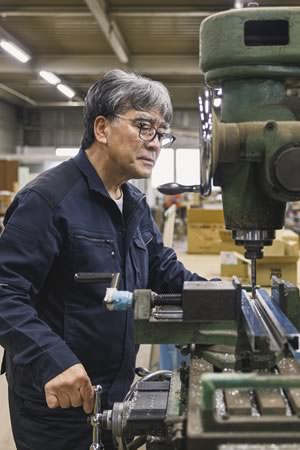 丸二サッシ工業株式会社