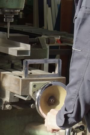 丸二サッシ工業株式会社